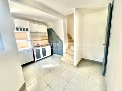 Apartamento Duplex en Venta ideal Renta. Al frente, 4 Dormitorios y 2 Baños, La Unión sobre Av. 8 de Octubre, Piso 1 por escalera, reciclado, impecable para entrar ya. 204 m2 totales 111 m2 interiores + 93 m2 Terrazas. Parrillero.