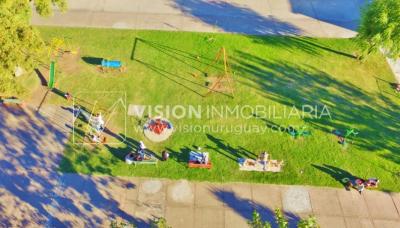 Apartamento de 2 dormitorios y 1 baño, Villa Española, 2do piso.