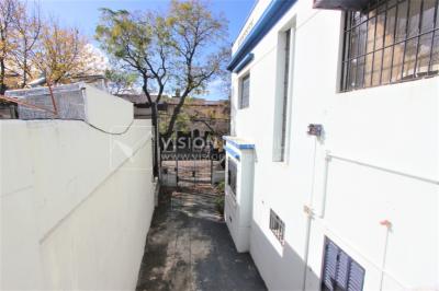 Padrón único de 641m2 en Pocitos con Casa de 13 ambientes, 302m2 construidos.