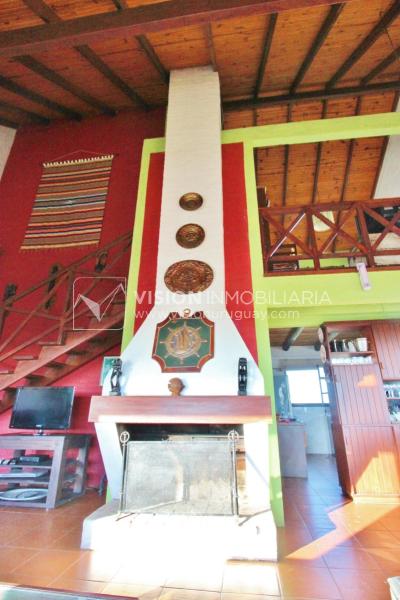 Espectacular Casa en Punta del Diablo a pasos del mar; piscina climatizada, barbacoa, chillout.