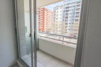 Apto nuevo 2 Dorm, 1 Baño, Av Libertador, 3er Piso MB vista, Sol directo todo el día, 2 balcones, 51 m2, Centro / Aguada. Renta sin impuestos: Vivienda Social.