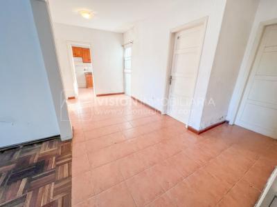 Casa en Venta de 3 Dormitorios, 2 Baños, Garaje, Jardín y Patio. 130 m2 construidos en Propiedad Horizontal -padrón de 290 m2-, en Malvín Sur a 50 mts. de Plaza Italia. U$ 220.000