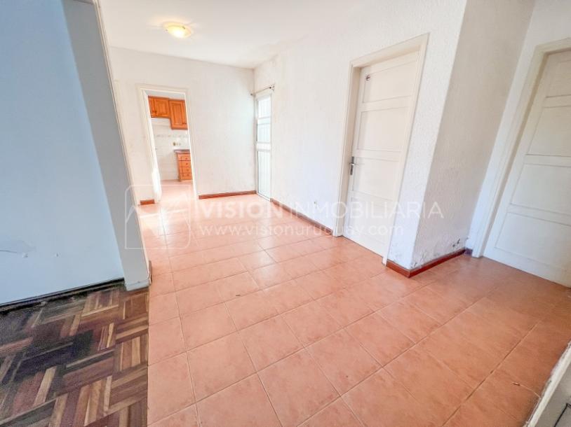 Casa en Venta de 3 Dormitorios, 2 Baños, Garaje, Jardín y Patio. 130 m2 construidos en Propiedad Horizontal -padrón de 290 m2-, en Malvín Sur a 50 mts. de Plaza Italia. U$ 220.000-40