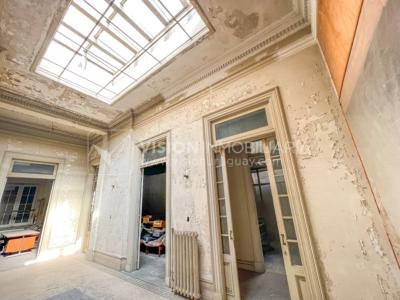 Venta de Palacete: Mansión señorial de 1913 de 690 m2 interiores y 224 de terrazas; 4 plantas, una reciclada inmaculada de gran nivel, completamente Amueblada. Ciudad Vieja. Inversión: U$ 400.000 dólares