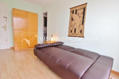 Apartamento-Monoambiente equipado, 25 m2, frente al Punta Carretas Shopping.
