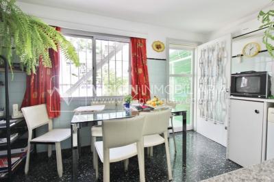 Casa impecable en La Teja, 3 dorm y 1 baño, barbacoa, garaje p/ 2 autos