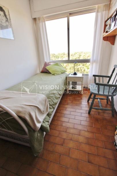 Apartamento en piso alto, 2 dorm. y servicio, muy amplios ambientes 118m2 con amenities y gran confort.-58
