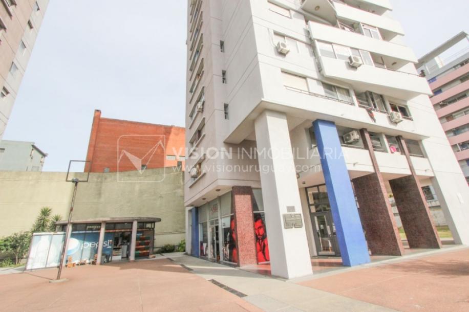 Tres Cruces Apto 1 Dorm, Piso 15 - vistas, Balcón y Terraza Lav, 43 m2.-49