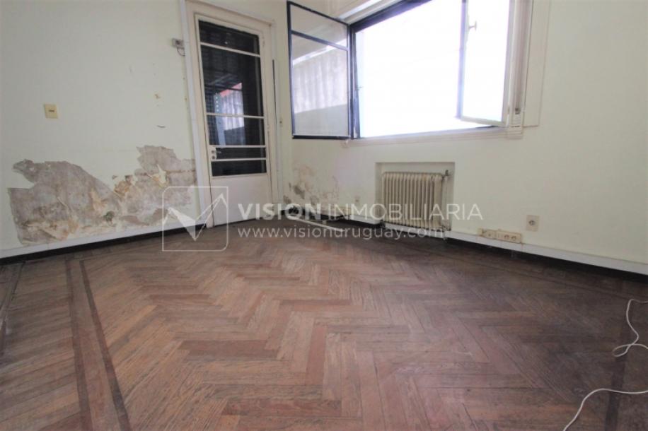 Padrón único de 641m2 en Pocitos con Casa de 13 ambientes, 302m2 construidos.-44