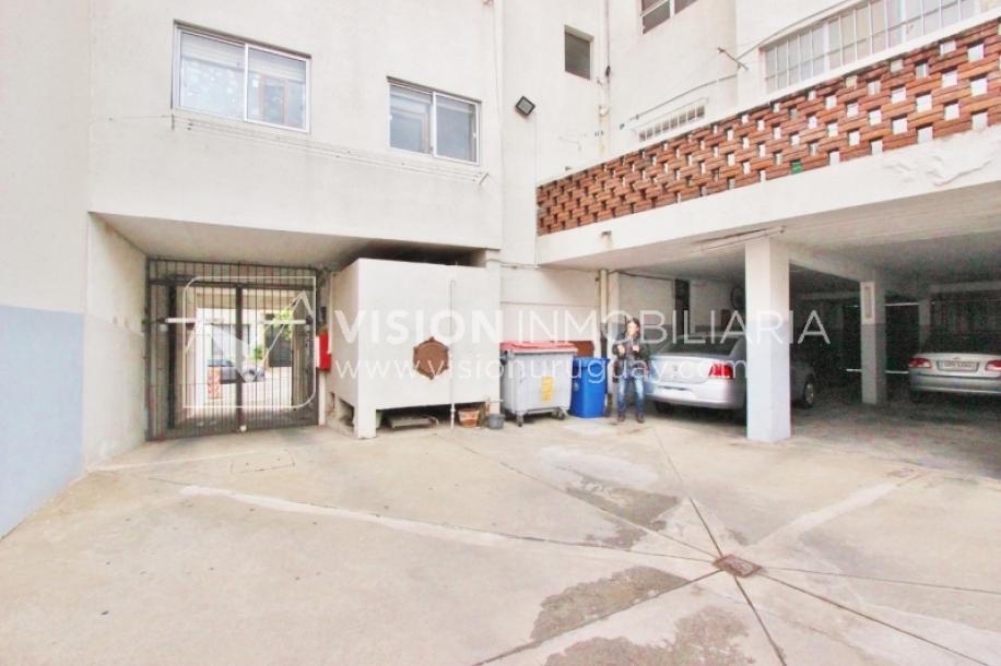 Acogedor apartamento en Pocitos, 3 dormitorios y 2 baños, cocina definida, todo al frente.-43