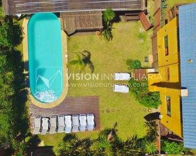 Espectacular Casa en Punta del Diablo a pasos del mar; piscina climatizada, barbacoa, chillout.