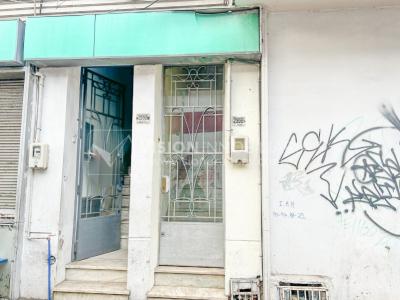 Apartamento Duplex en Venta ideal Renta. Al frente, 4 Dormitorios y 2 Baños, La Unión sobre Av. 8 de Octubre, Piso 1 por escalera, reciclado, impecable para entrar ya. 204 m2 totales 111 m2 interiores + 93 m2 Terrazas. Parrillero.