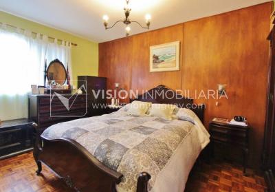 Apartamento con Renta al frente sobre Av. 8 de Octubre casi Propios, en 5to Piso, 3 dormitorios y 1 baño, impecable