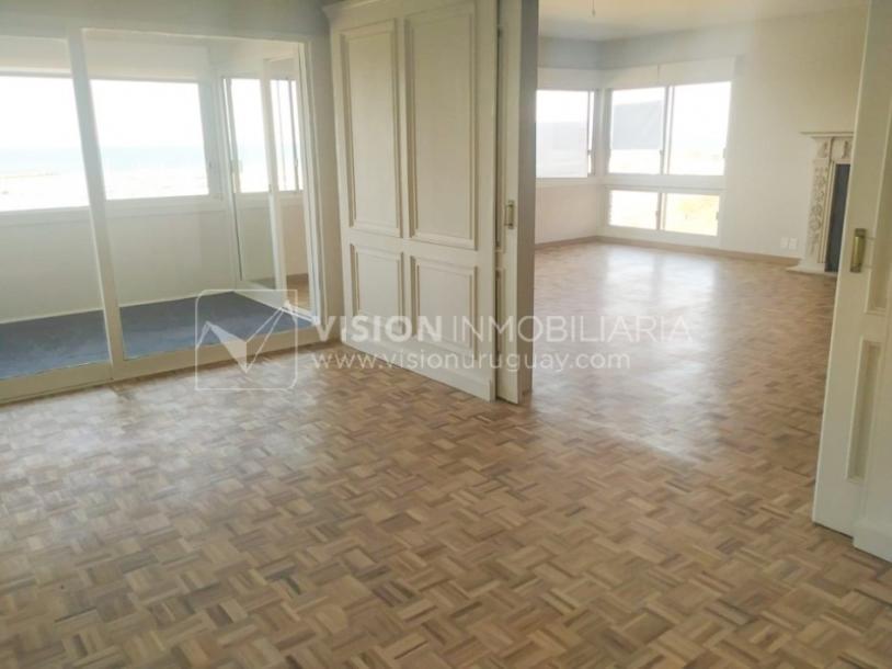 Apartamento en Rambla Piso alto al Puertito del Buceo 3 dorm + Servicio, 180 m2; Alquiler U$S 2.250 / GC $31.000-14
