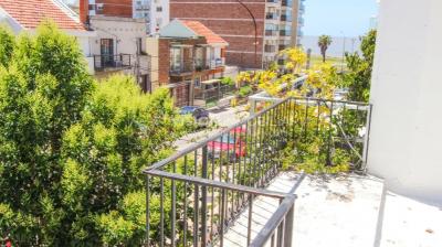 Padrón Único de 280 m2 en Punta Carretas a 50 mts. de Rambla. 132 m2 construidos. Ideal para proyectar su casa, edificio de 3 o 4 pisos, empresa, local gastronómico o restaurante, clínica, instituto u otro. Originalmente 2 dorm y 2 baños, garaje, pat