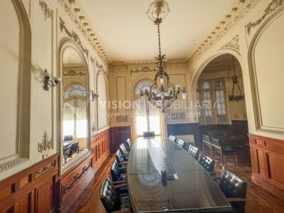 Venta de Palacete: Mansión señorial de 1913 de 690 m2 interiores y 224 de terrazas; 4 plantas, una reciclada inmaculada de gran nivel, completamente Amueblada. Ciudad Vieja. Inversión: U$ 400.000 dólares