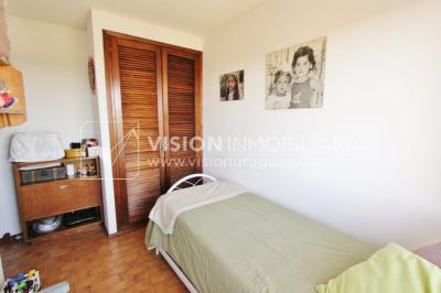 Apartamento en piso alto, 2 dorm. y servicio, muy amplios ambientes 118m2 con amenities y gran confort.