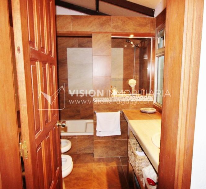 Chacra de 15 hás con el confort de hermosa casa reciclada, barbacoa y piscina climatizada.-57