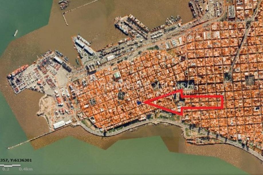 Oportunidad de Inversión: Venta de Mansión de 1905 de prestancia Señorial. Son 676 m2 en 2 plantas. Inmaculada, gran nivel. Amueblada. Ciudad Vieja. Terreno de 393 m2. Fachada de 10,5 mts. por calle Misiones. Protección Patrimonial grado 3 - U$ 507.1-104