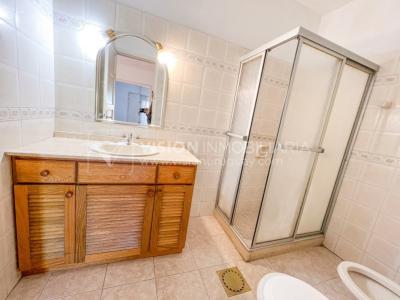 Casa en Venta de 3 Dormitorios, 2 Baños, Garaje, Jardín y Patio. 130 m2 construidos en Propiedad Horizontal -padrón de 290 m2-, en Malvín Sur a 50 mts. de Plaza Italia. U$ 220.000