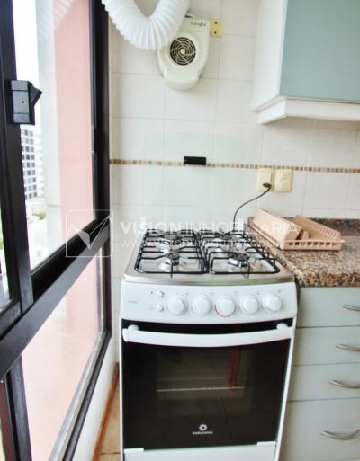 Apartamento-Monoambiente equipado, 25 m2, frente al Punta Carretas Shopping.