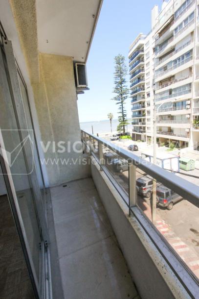 Apto Pocitos esq. Rambla, 3 Dorm 2 Baños, Cocina definida, 2do Piso al Frente, Garaje.-4