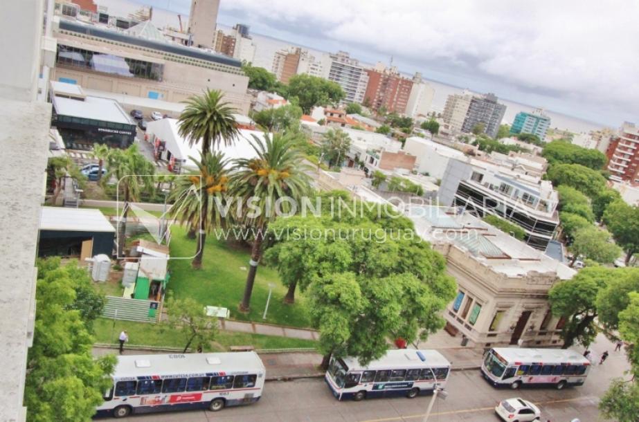 Apartamento-Monoambiente equipado, 25 m2, frente al Punta Carretas Shopping.-4