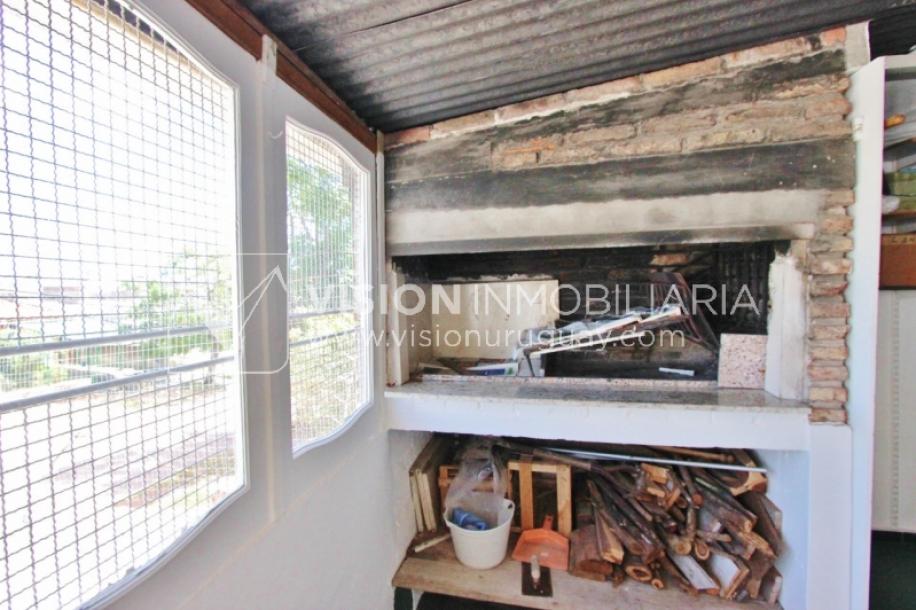 Casa impecable en La Teja, 3 dorm y 1 baño, barbacoa, garaje p/ 2 autos-29