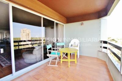Apartamento en piso alto, 2 dorm. y servicio, muy amplios ambientes 118m2 con amenities y gran confort.