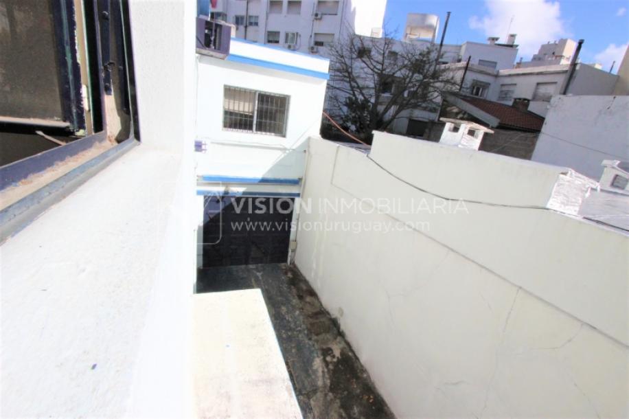 Padrón único de 641m2 en Pocitos con Casa de 13 ambientes, 302m2 construidos.-55