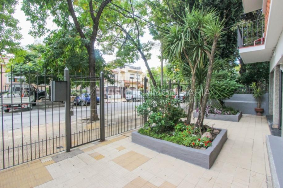 Apartamento en Pocitos, 2 dormitorios y 1 baño, Al Frente, 400 mts de Rambla, con Estufa a Leña y con Balcón - U$ 175.000-43