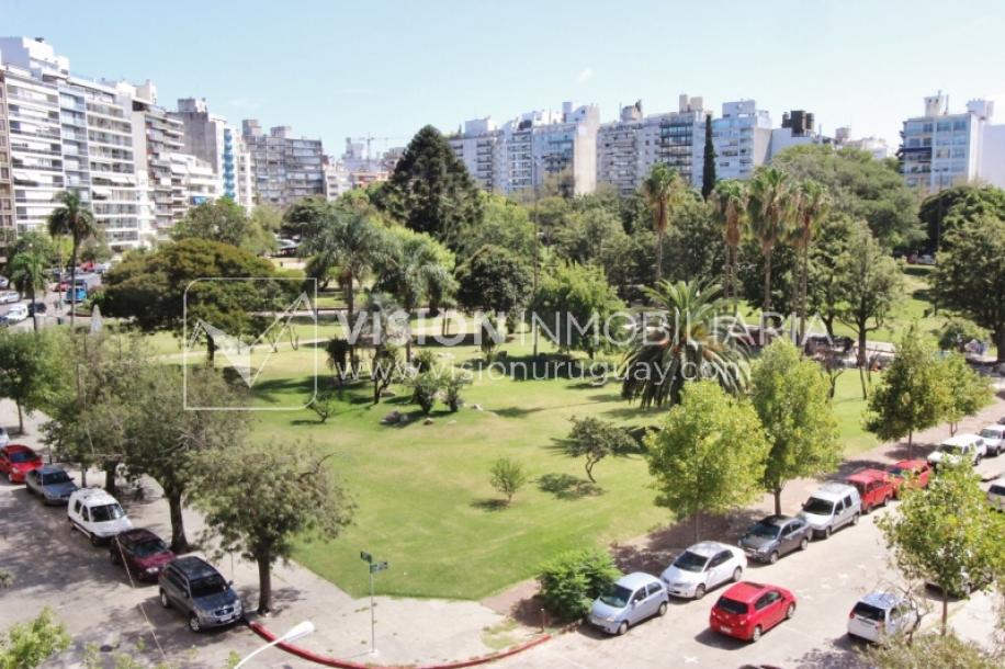 Alquila Apto. de 200m2 sobre el Parque Villa Biarritz, 3 dorm+servicio, garaje-18
