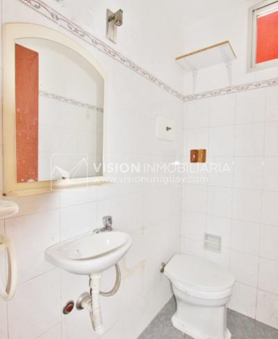 Excelente Apartamento en Pocitos, Pagola casi Rambla; 3 dormitorios y 2 baños, cocina definida. Con Garaje.