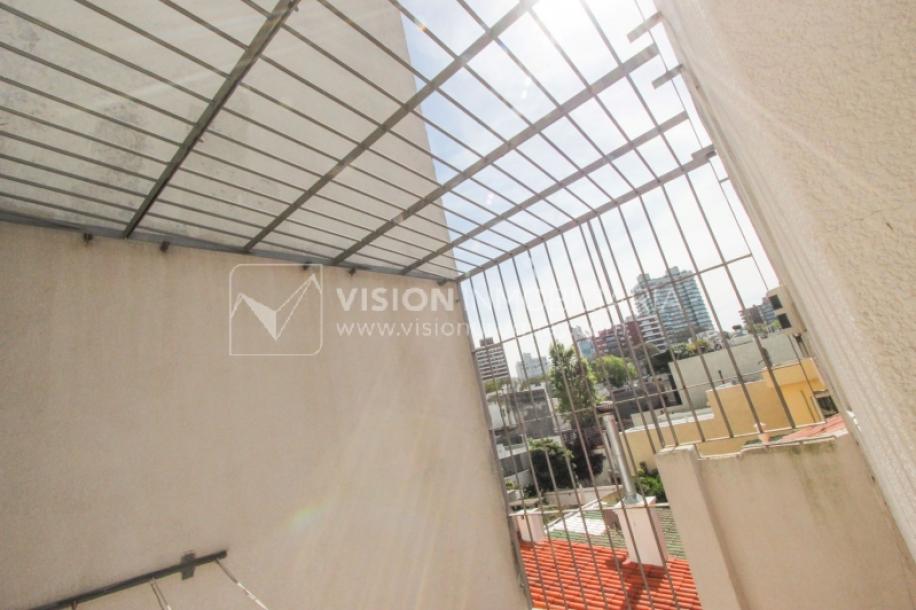 Casa inmaculada, reciclaje gran nivel, diseño y confort, Padrón Único, Punta Carretas; 3 dorm y 3 baños, barbacoa cerrada y terraza al frente, patio interior, 202 m2 construidos. A 20 mts. de Rambla, vista lateral al mar.-103