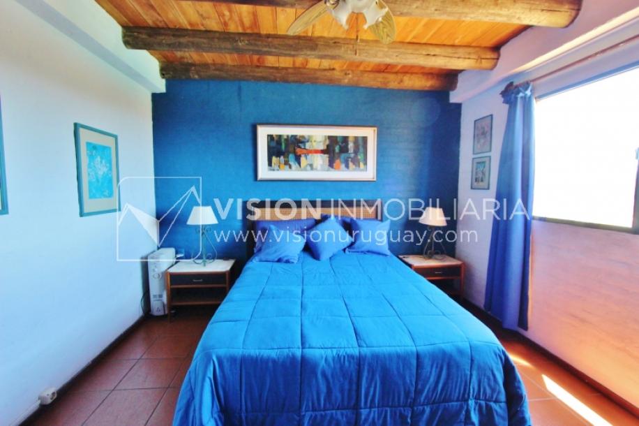 Espectacular Casa en Punta del Diablo a pasos del mar; piscina climatizada, barbacoa, chillout.-44