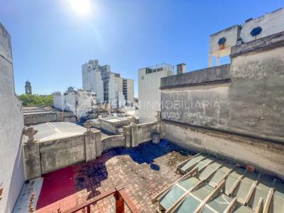 Venta de Palacete: Mansión señorial de 1913 de 690 m2 interiores y 224 de terrazas; 4 plantas, una reciclada inmaculada de gran nivel, completamente Amueblada. Ciudad Vieja. Inversión: U$ 400.000 dólares