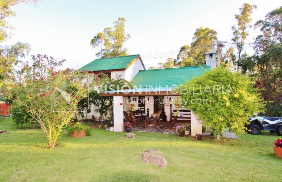 Chacra de 15 hás con el confort de hermosa casa reciclada, barbacoa y piscina climatizada.-17