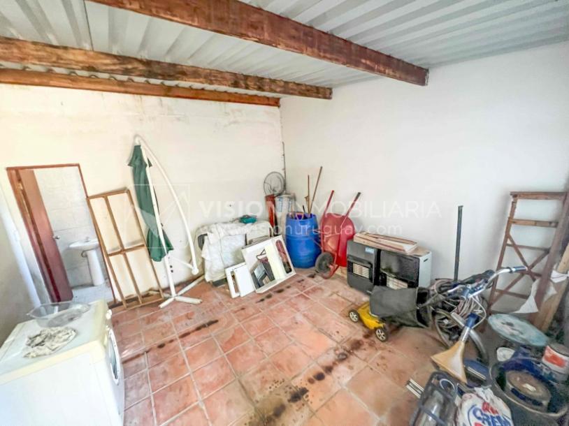 Venta de Casa en Santa Lucia del Este: 2 Dorm. y Baño, más Apto. 1 Dorm. y Baño. Estufa a Leña, Parrillero, Jardín, Fondo, Cochera Porsche, Cerco. 554 m2 de Terreno, 125 m2 construidos. a 150 mts de la Rambla. Se vende Totalmente Amueblada y Equipada-44