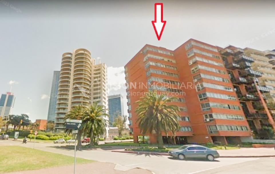 Apartamento en Rambla Piso alto al Puertito del Buceo 3 dorm + Servicio, 180 m2; Alquiler U$S 2.250 / GC $31.000-28