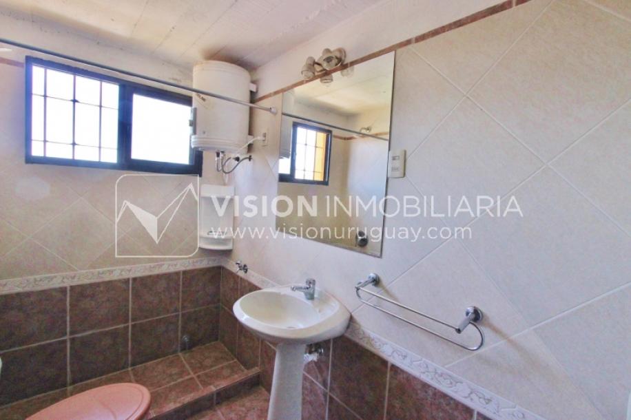 Espectacular Casa en Punta del Diablo a pasos del mar; piscina climatizada, barbacoa, chillout.-60