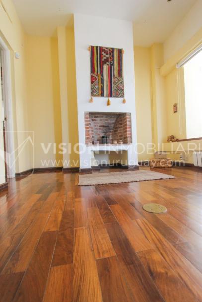 Casa inmaculada, reciclaje gran nivel, diseño y confort, Padrón Único, Punta Carretas; 3 dorm y 3 baños, barbacoa cerrada y terraza al frente, patio interior, 202 m2 construidos. A 20 mts. de Rambla, vista lateral al mar.-44