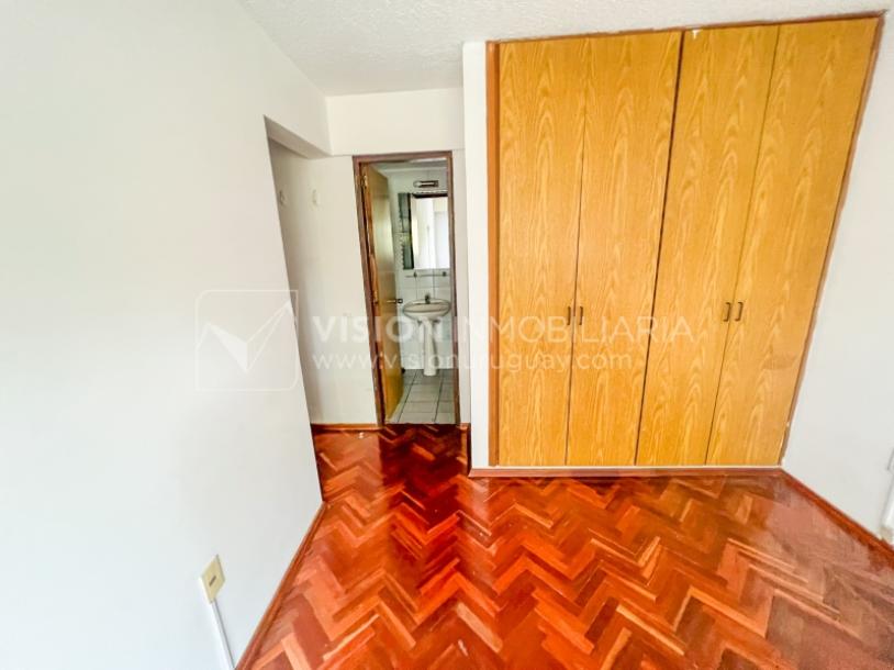 Apartamento con Renta en Venta al frente 2 Dormitorios 2 Baños, La Blanqueada, Av. 8 de Octubre, en Piso 3. Semiequipado. Amenities: 3 Parrilleros, gran Patio Juegos para Niños. Portería y Vigilancia-39