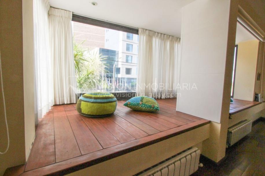 Casa inmaculada, reciclaje gran nivel, diseño y confort, Padrón Único, Punta Carretas; 3 dorm y 3 baños, barbacoa cerrada y terraza al frente, patio interior, 202 m2 construidos. A 20 mts. de Rambla, vista lateral al mar.-37