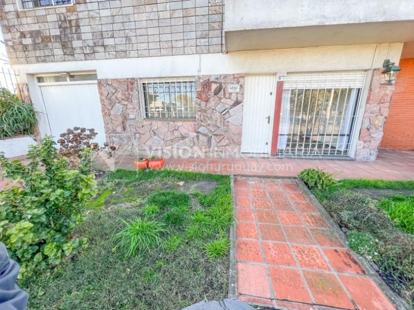 Casa en Venta de 3 Dormitorios, 2 Baños, Garaje, Jardín y Patio. 130 m2 construidos en Propiedad Horizontal -padrón de 290 m2-, en Malvín Sur a 50 mts. de Plaza Italia. U$ 220.000-34