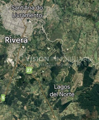 Venta de Casa / Chacra en Lagos del Norte, Rivera. 1.769 m2 de Terreno y 137 m2 Construidos. Piscina. Casa en una planta, Construcción Tradicional con Tejas. 4 dormitorios y 2 baños completos. Gran estufa a Leña. U$ 115.000 dólares