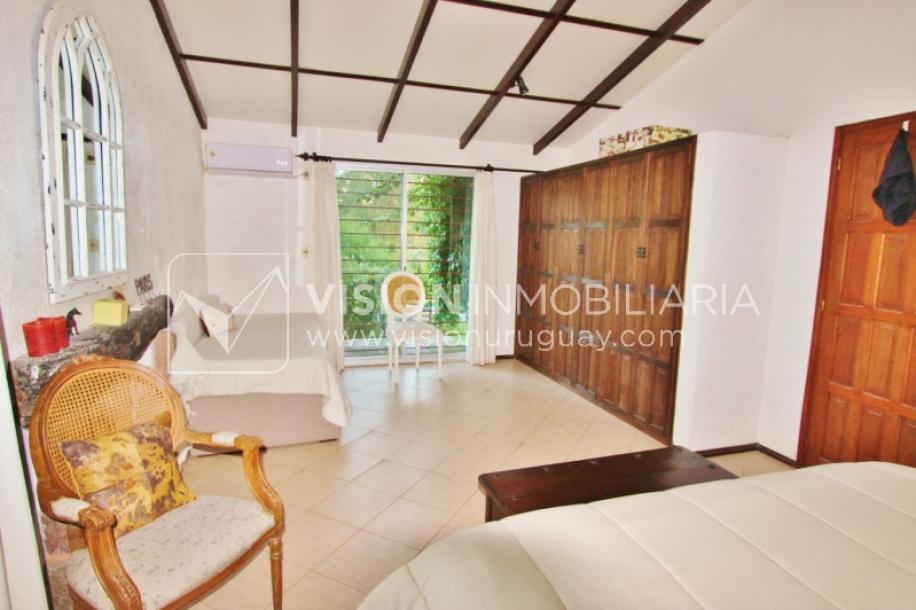 Chacra de 15 hás con el confort de hermosa casa reciclada, barbacoa y piscina climatizada.-55