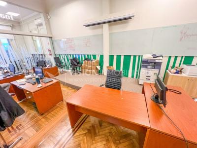 Oportunidad de Inversión: Venta de Mansión de 1905 de prestancia Señorial. Son 676 m2 en 2 plantas. Inmaculada, gran nivel. Amueblada. Ciudad Vieja. Terreno de 393 m2. Fachada de 10,5 mts. por calle Misiones. Protección Patrimonial grado 3 - U$ 507.1