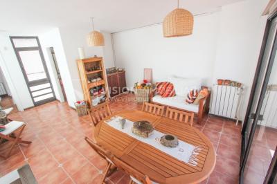 Casa inmaculada, reciclaje gran nivel, diseño y confort, Padrón Único, Punta Carretas; 3 dorm y 3 baños, barbacoa cerrada y terraza al frente, patio interior, 202 m2 construidos. A 20 mts. de Rambla, vista lateral al mar.