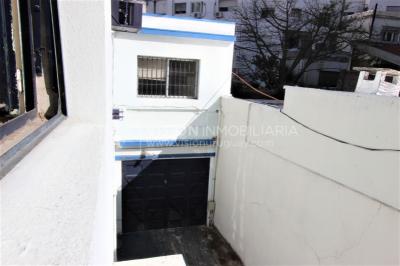 Padrón único de 641m2 en Pocitos con Casa de 13 ambientes, 302m2 construidos.