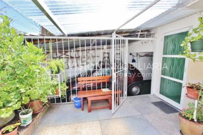 Casa impecable en La Teja, 3 dorm y 1 baño, barbacoa, garaje p/ 2 autos